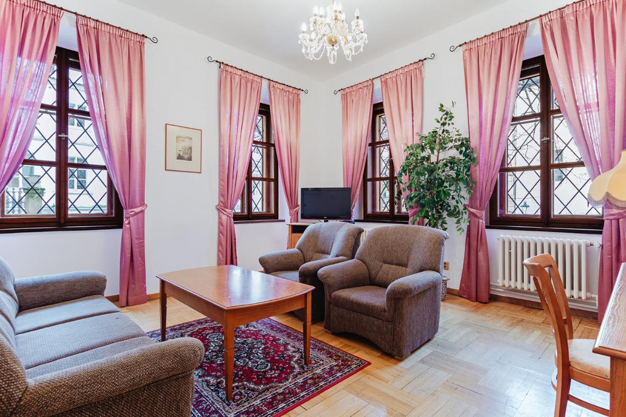 U Cerneho Medveda- At The Black Bear Apartment Прага Екстериор снимка