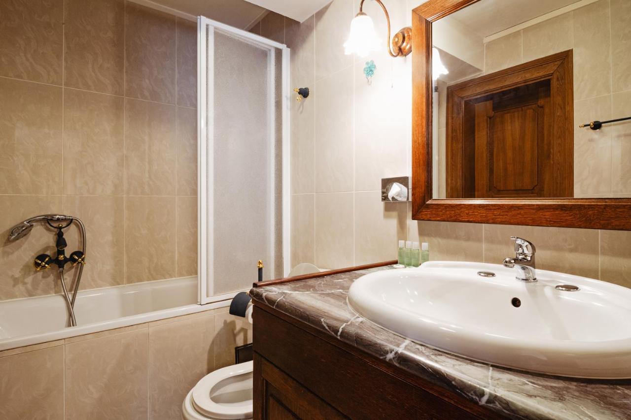 U Cerneho Medveda- At The Black Bear Apartment Прага Екстериор снимка