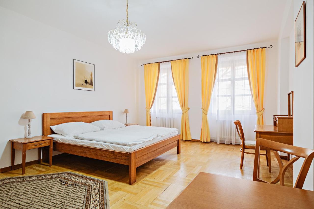 U Cerneho Medveda- At The Black Bear Apartment Прага Екстериор снимка