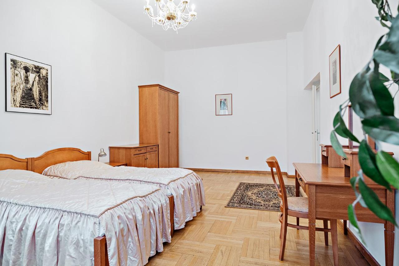 U Cerneho Medveda- At The Black Bear Apartment Прага Екстериор снимка