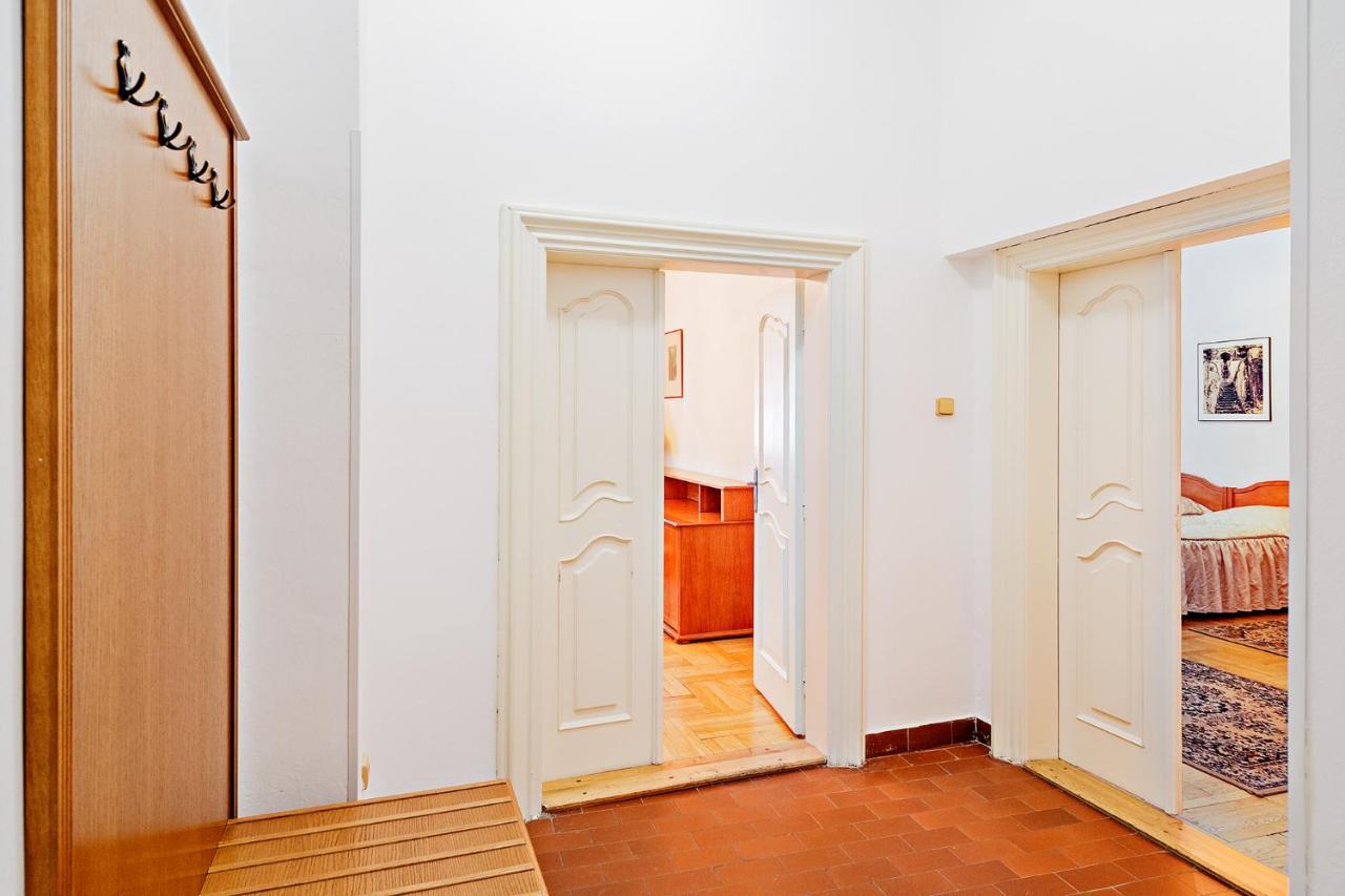U Cerneho Medveda- At The Black Bear Apartment Прага Екстериор снимка