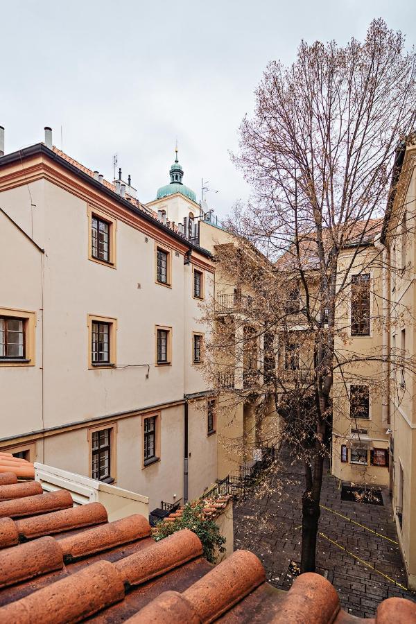 U Cerneho Medveda- At The Black Bear Apartment Прага Екстериор снимка