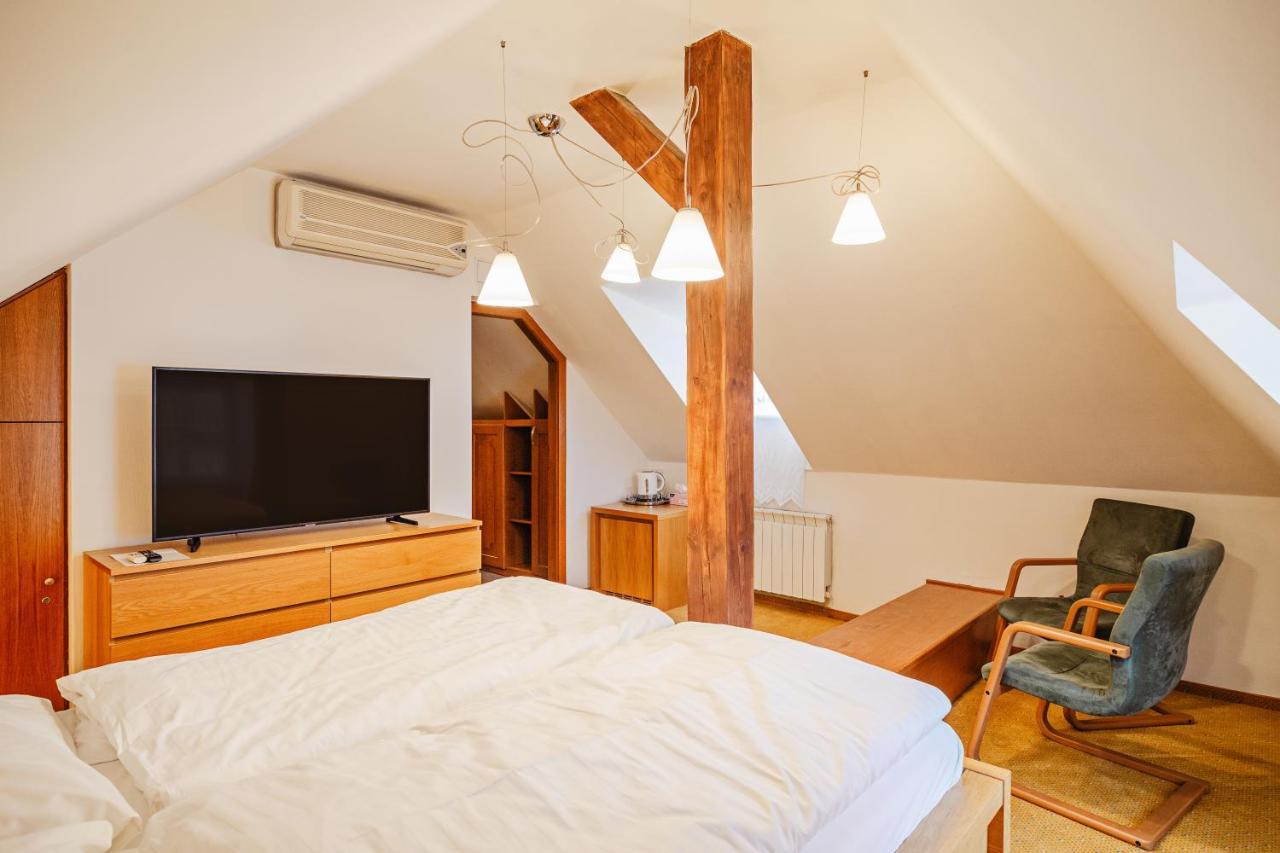 U Cerneho Medveda- At The Black Bear Apartment Прага Екстериор снимка