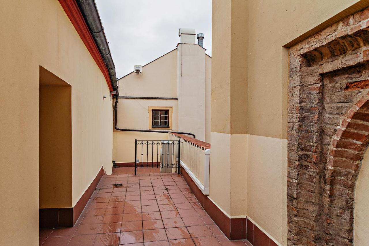 U Cerneho Medveda- At The Black Bear Apartment Прага Екстериор снимка