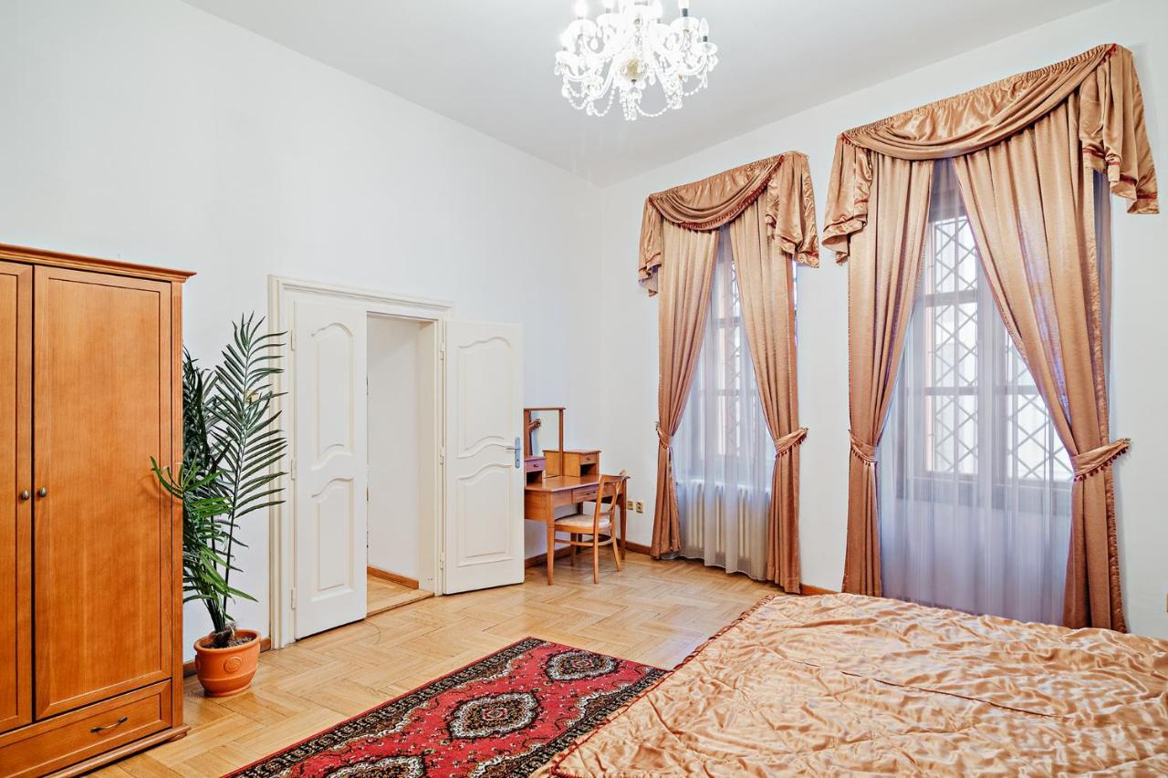 U Cerneho Medveda- At The Black Bear Apartment Прага Екстериор снимка